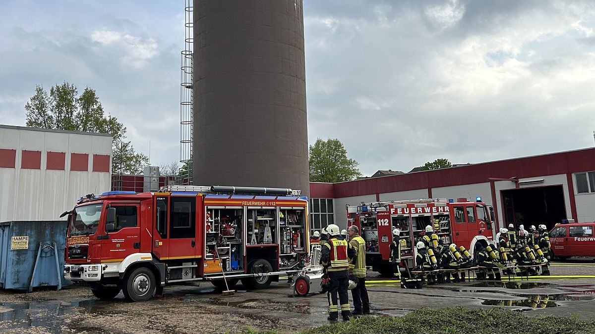 Großeinsatz der Feuerwehr in Nörten-Hardenberg: Brand in Firmenanlage
