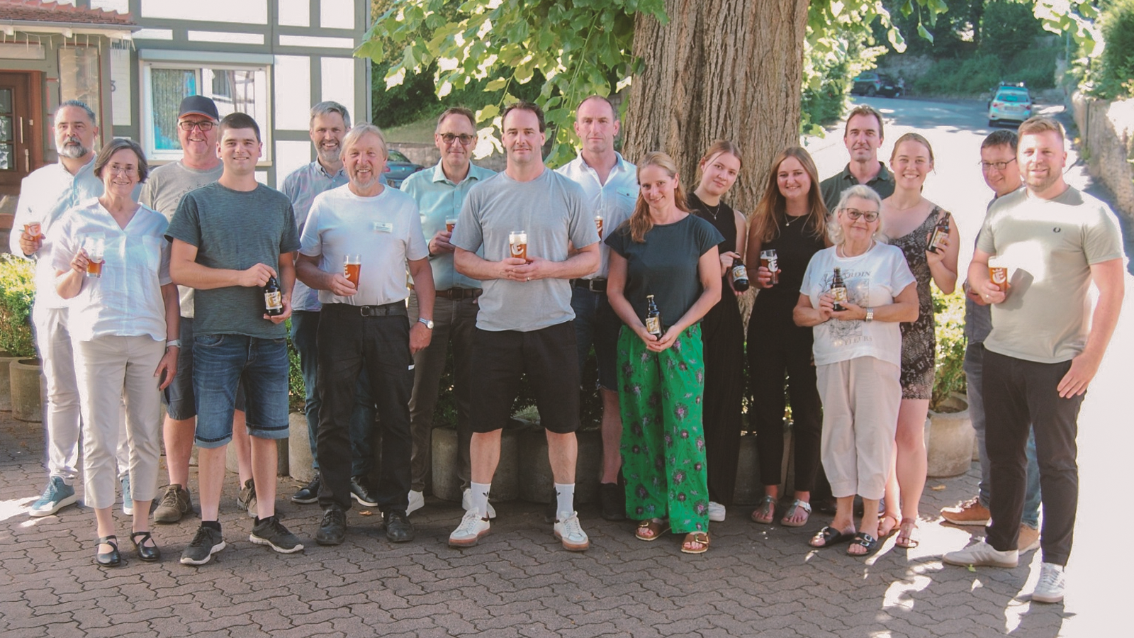 Ein Bier, das 100 % nach Heimat schmeckt: Das neue „EINHUNDERT“ der Einbecker Brauerei setzt auf regionale Zutaten und regionalen Genuss