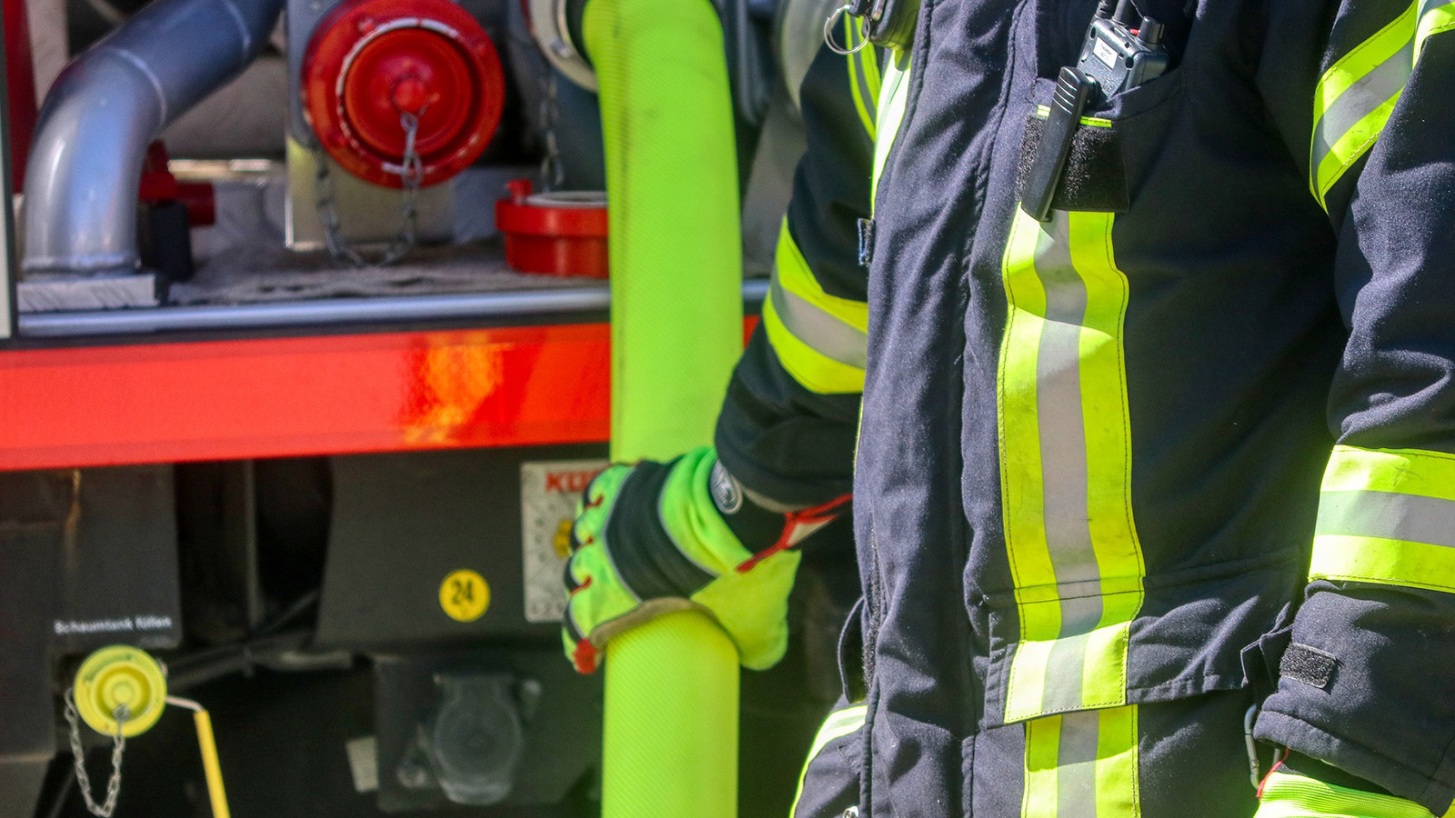 Gebäudebrand in Edesheim sorgt für Rauchentwicklung und Verkehrsbehinderungen