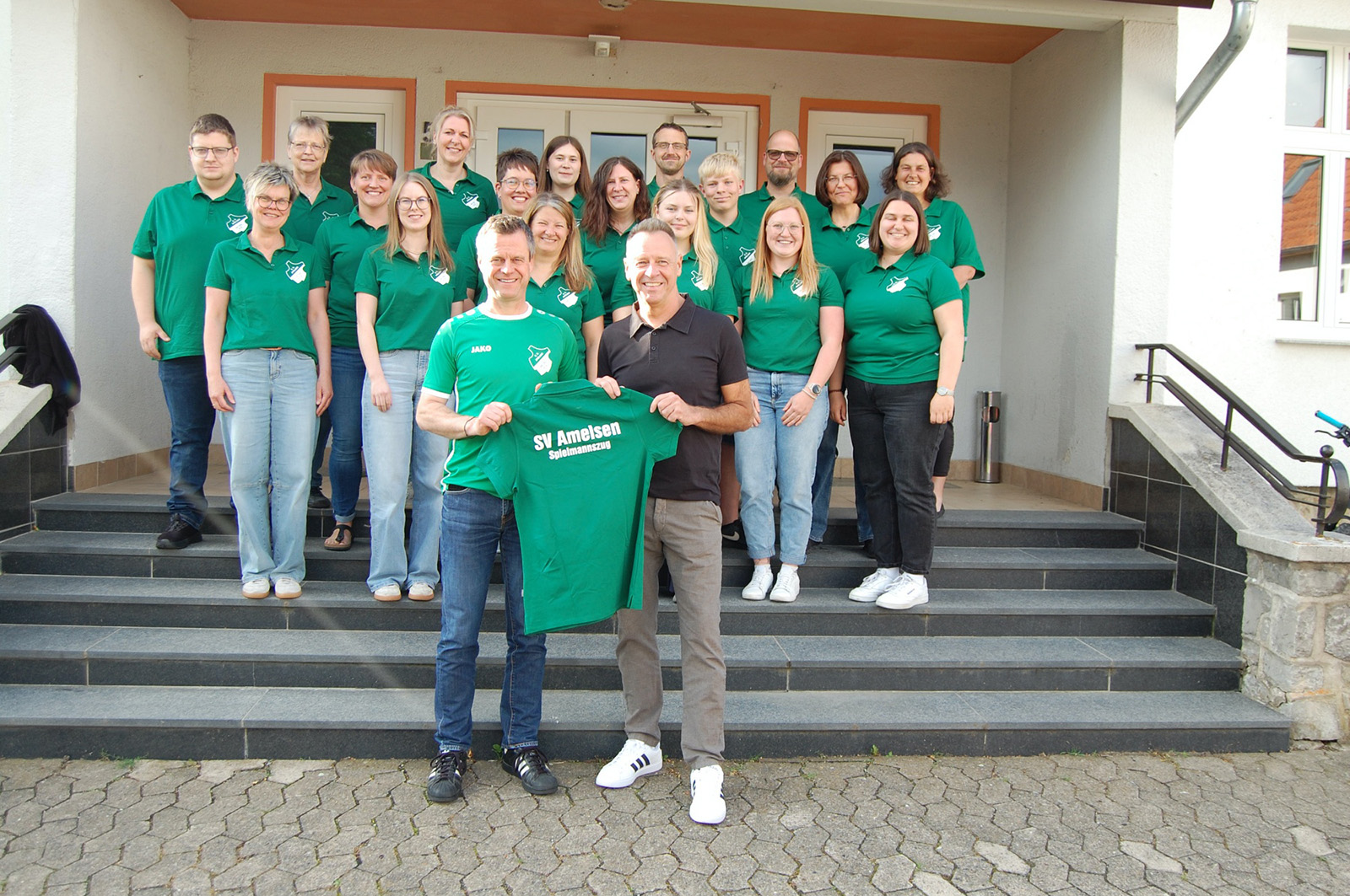 Frischer Wind in Grün: Neue Poloshirts stärken den Zusammenhalt des Spielmannszugs Amelsen