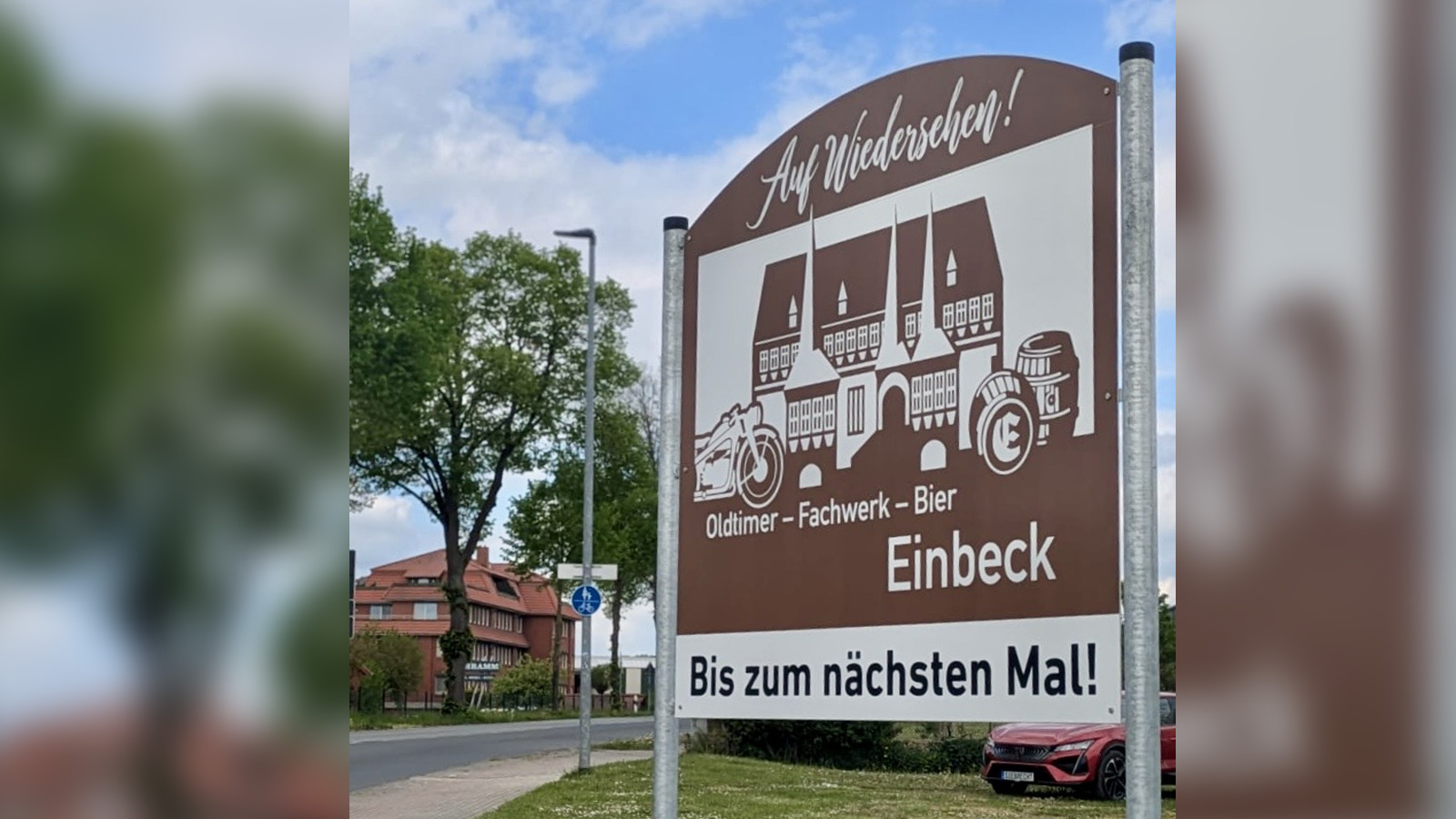 Einbeck setzt Gestaltungskonzept fort und ergänzt Beschilderung an Stadtausgängen