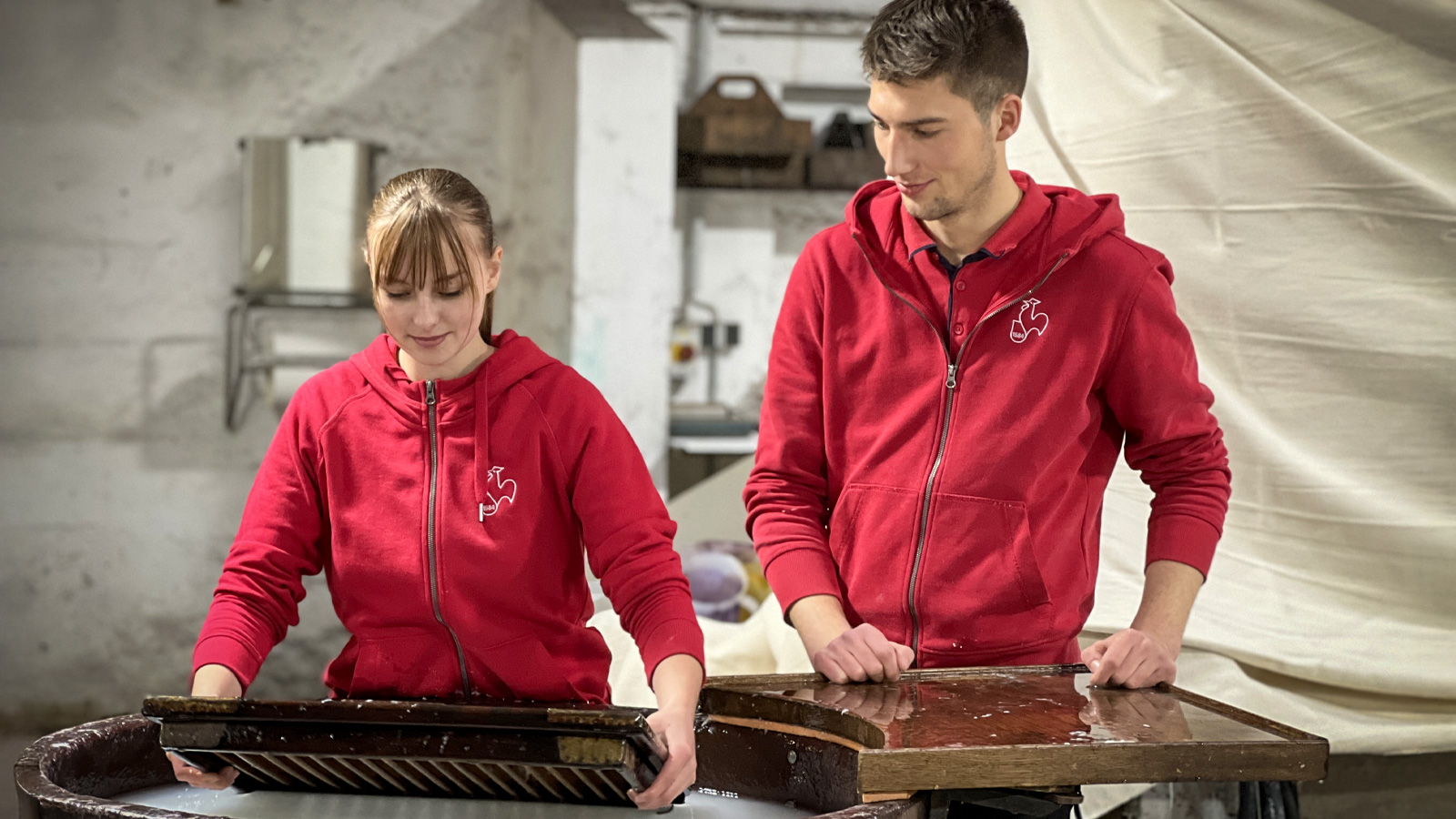 Tradition trifft Technik: Gewerbliche Ausbildung bei der Hahnemühle FineArt GmbH in Dassel