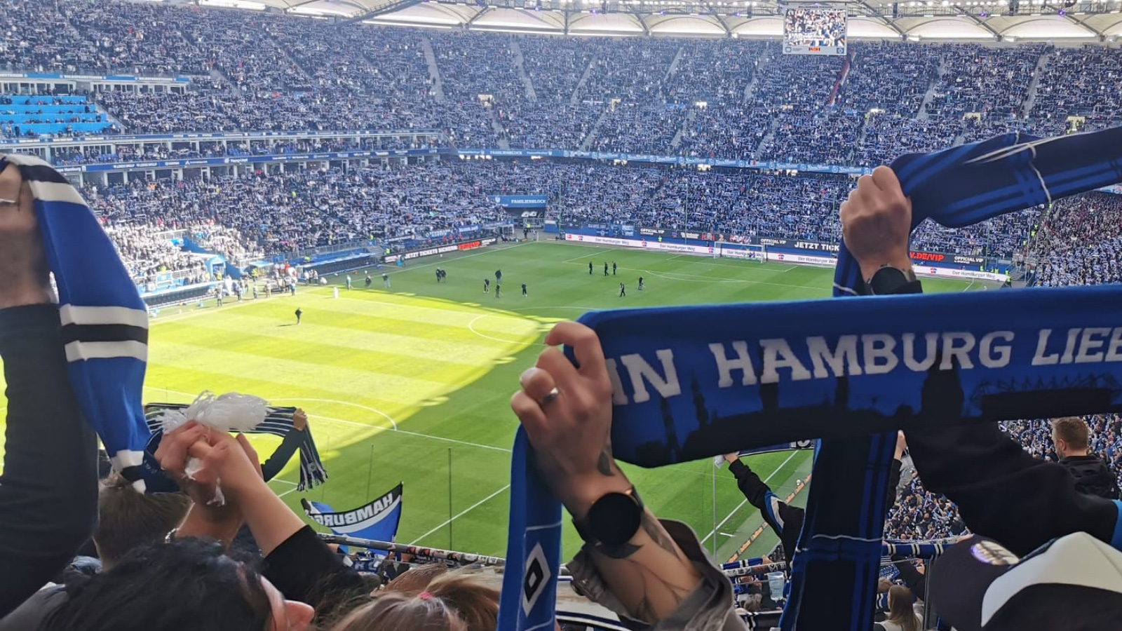 HSV-Fanclub Ahlsburg reist mit 50 Fans nach Hamburg und sorgt für starke Präsenz im Volkspark