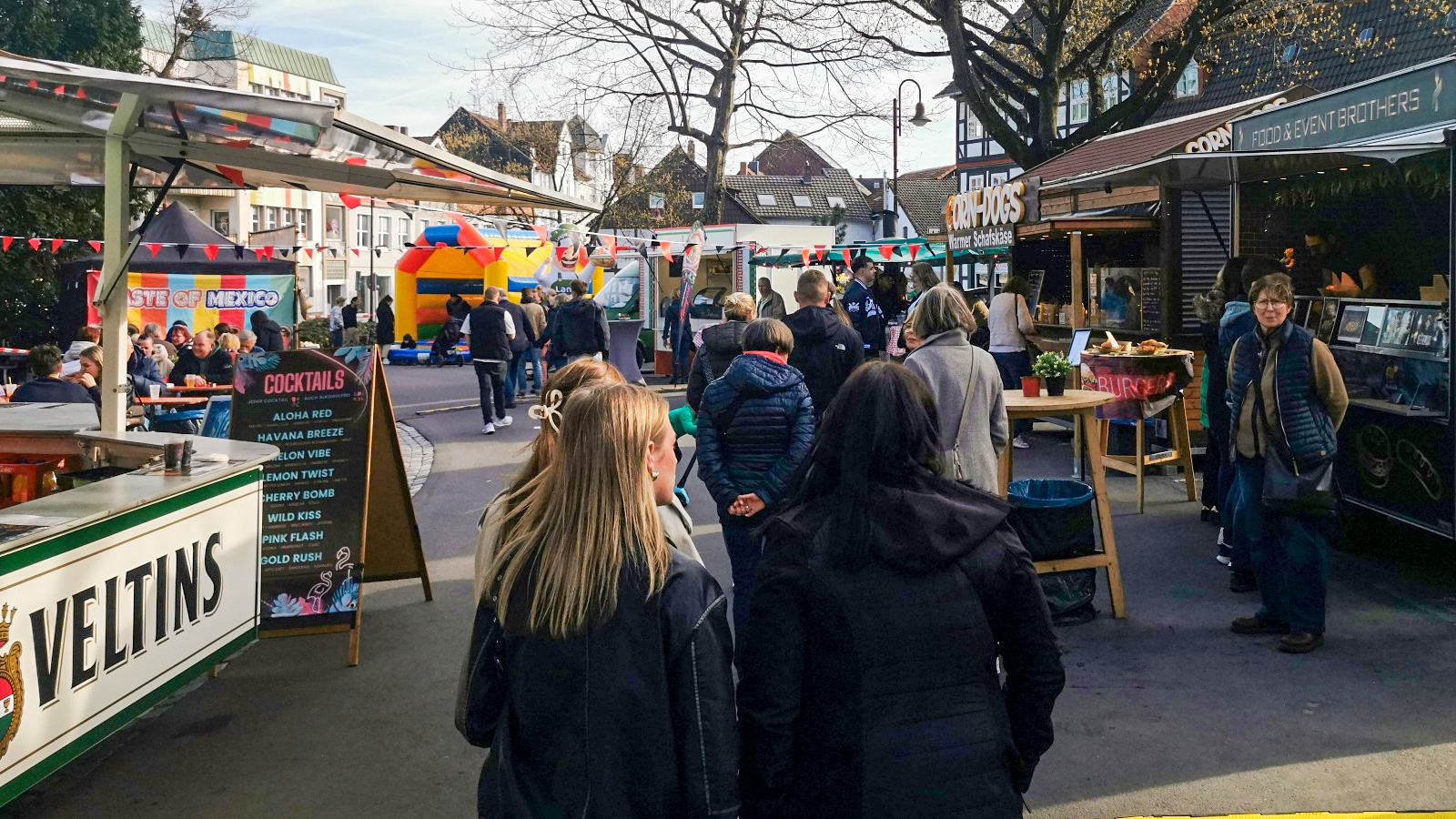 „Happy Food Festival“ verwandelt Möncheplatz in kulinarische Erlebnismeile mit internationalem Angebot