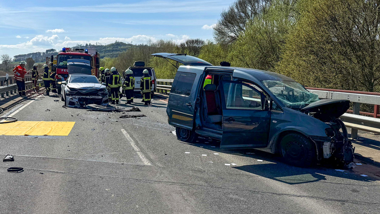 Tödlicher Unfall auf B445 bei Bad Gandersheim: 76-Jähriger stirbt nach Frontalzusammenstoß