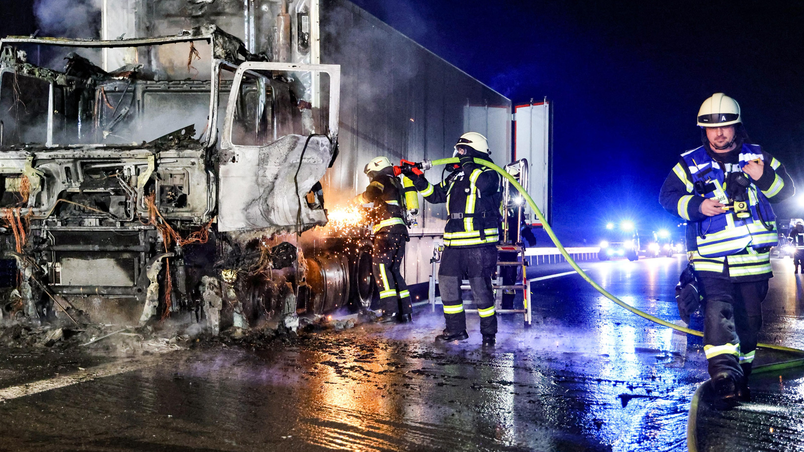 Lkw-Brand auf der A7 zwischen Echte und Northeim-Nord sorgt für Vollsperrung bis zum Morgen