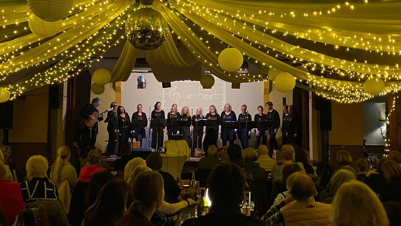 Chor Querbeet lädt mit „Querbeet & Du“ zum Mitsingkonzert ins Gasthaus Tappe ein