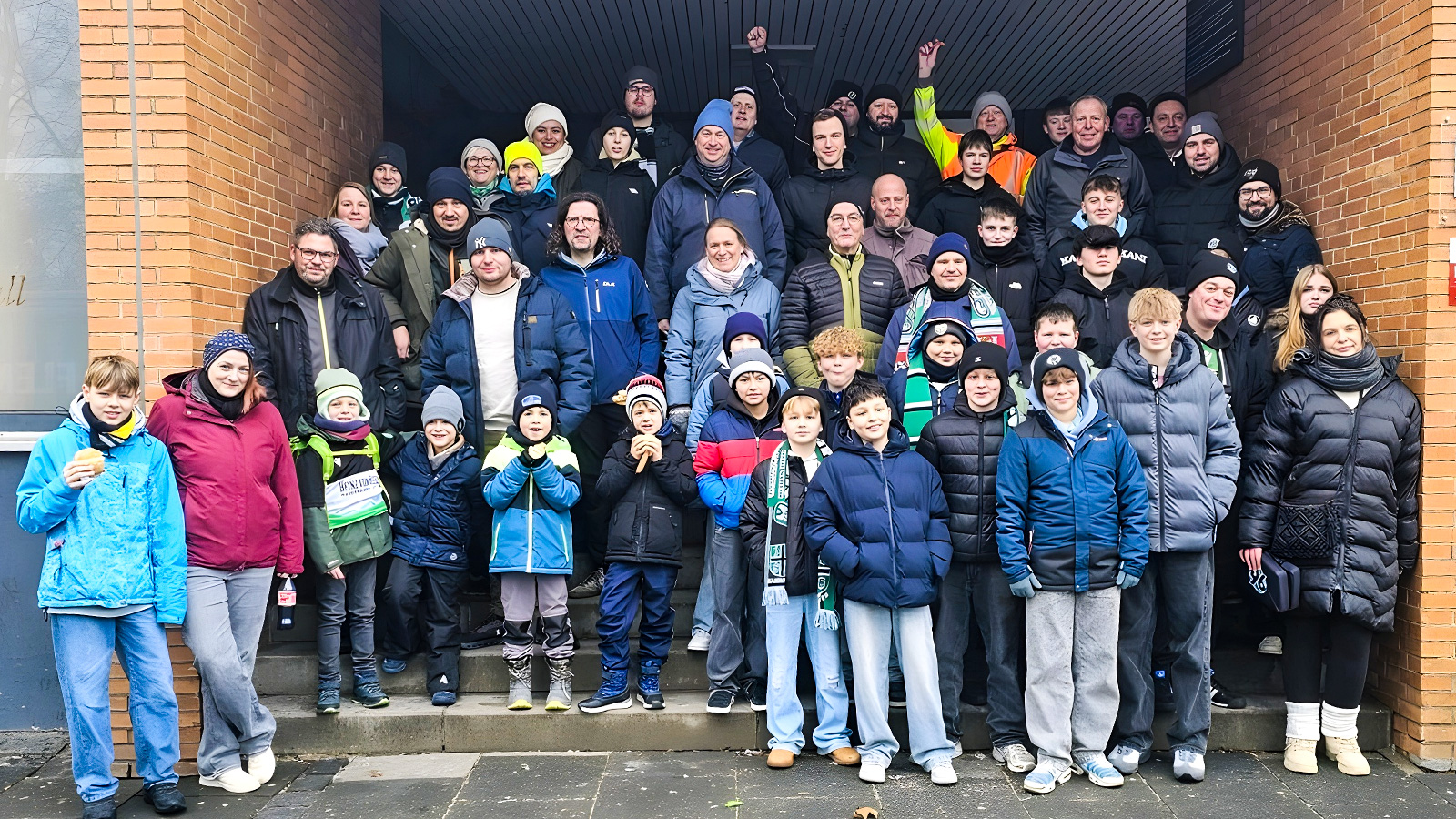 Nachwuchskicker der JSG Ilme-Kicker erleben Profi-Fußball hautnah in Hannover