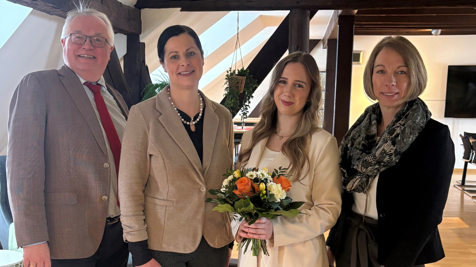 Ausbildung geschafft, Zukunft gestartet: Nicole Richter verstärkt die Kundenberatung der Sparkasse Einbeck