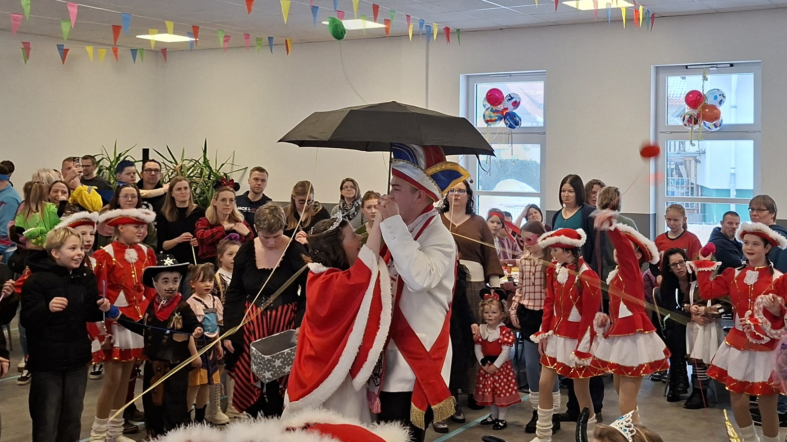 Ausgelassene Stimmung beim Kinderkarneval des Lauenberger Karnevals Clubs