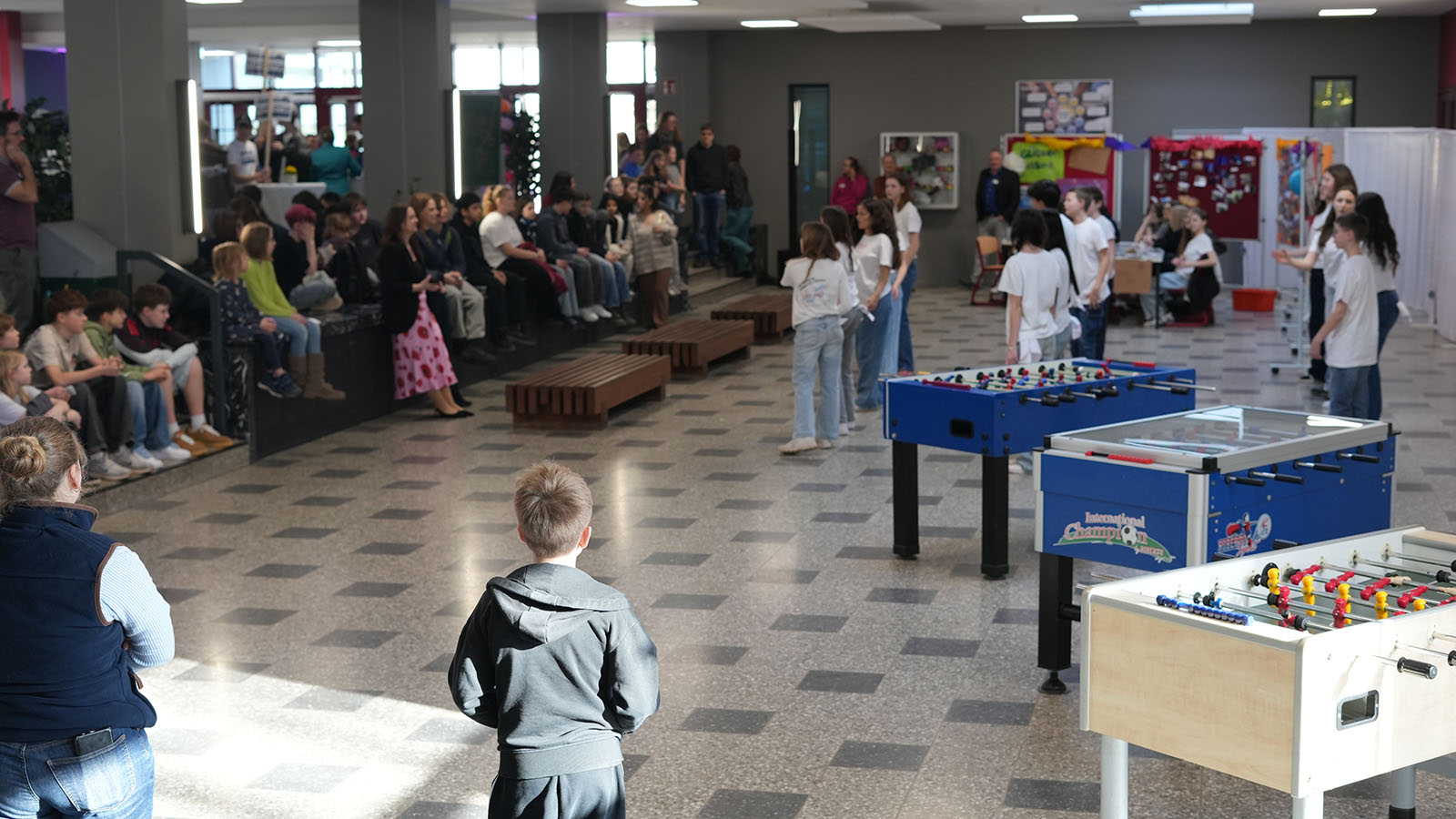 Flugreise durch Bildung: Vielfältige Einblicke beim Tag der offenen Tür der IGS